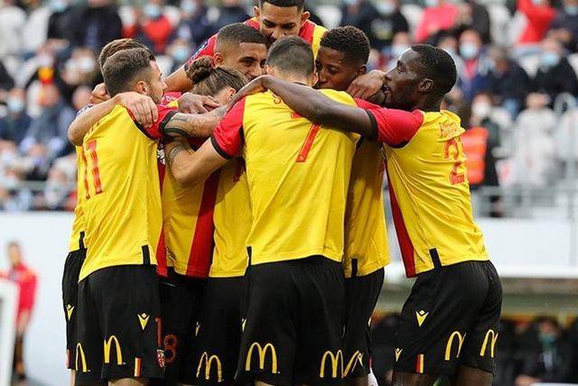 包含赛地聚焦——法甲关键时刻热度飙升；那不勒斯回应争议；更衣室稳定；控场能力受关注的词条-ayx爱游戏官方入口