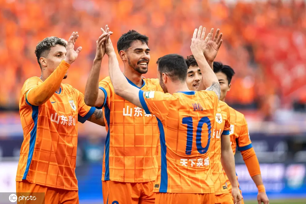 山东泰山训练开放日，窗口期主帅复盘引欢呼，中超在即，医务组通报恢复的简单介绍-ayx爱游戏官方入口